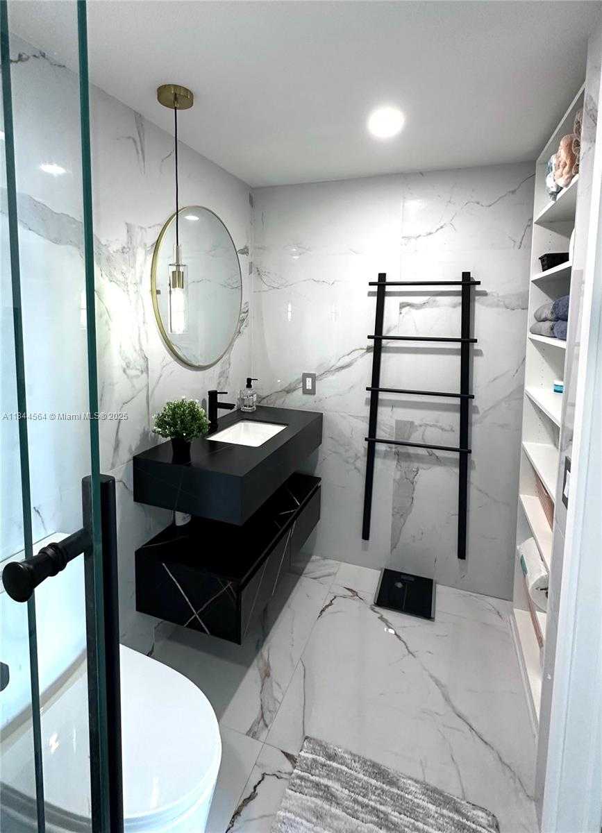 Small Image of 4400 HILLCREST DR #805A, Hollywood Number 57