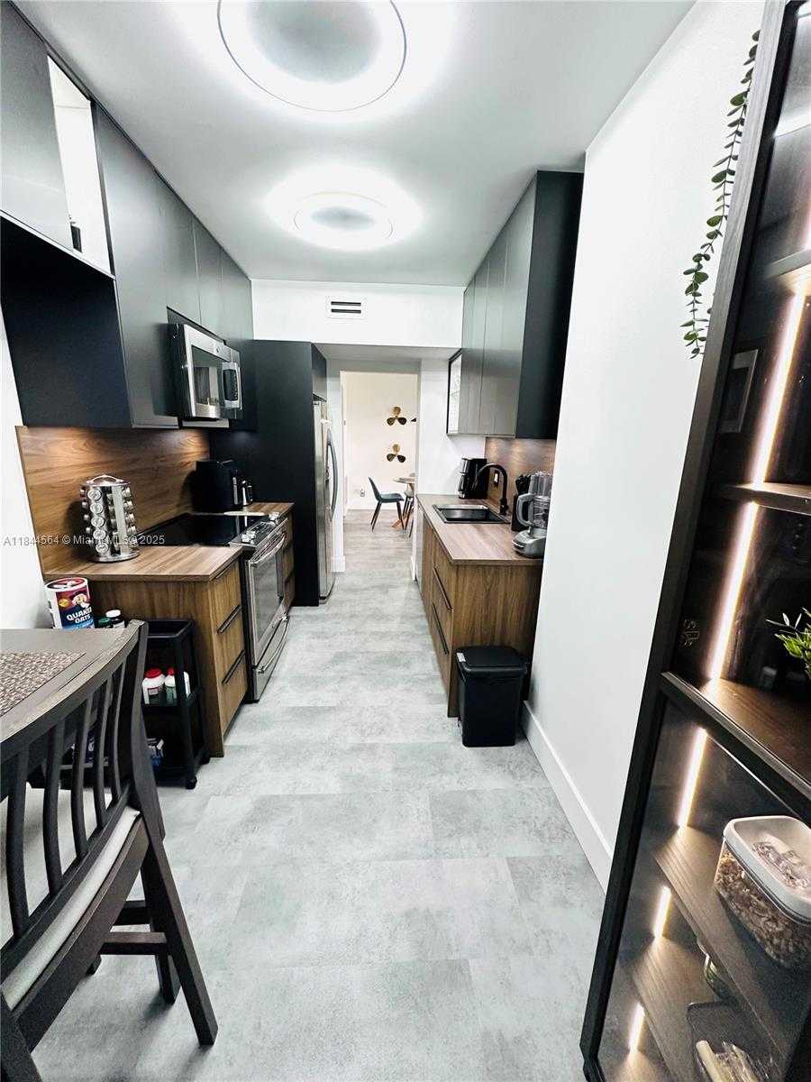 Small Image of 4400 HILLCREST DR #805A, Hollywood Number 6