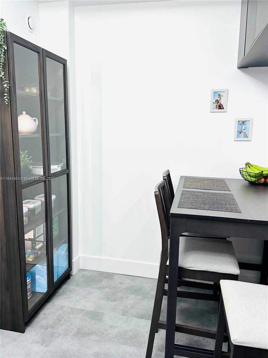 Small Image of 4400 HILLCREST DR #805A, Hollywood Number 7