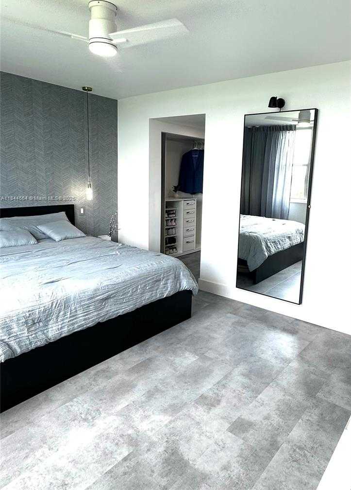 Small Image of 4400 HILLCREST DR #805A, Hollywood Number 73