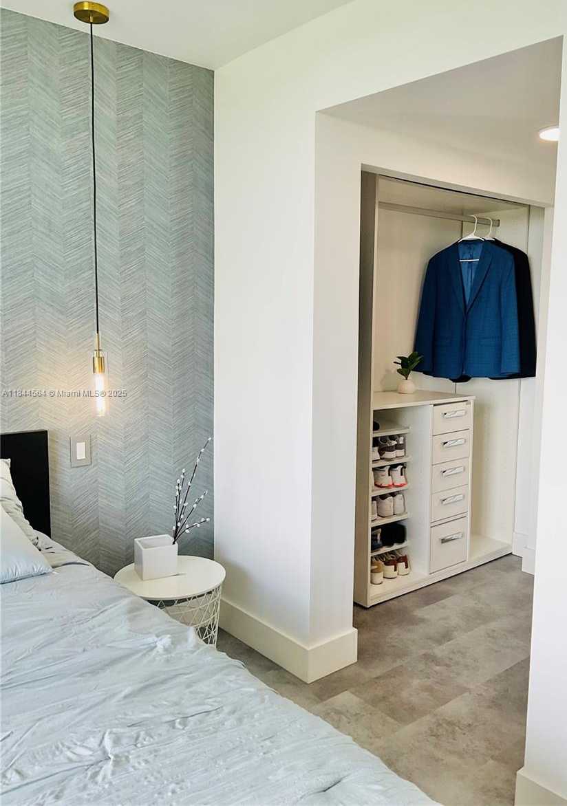 Small Image of 4400 HILLCREST DR #805A, Hollywood Number 76