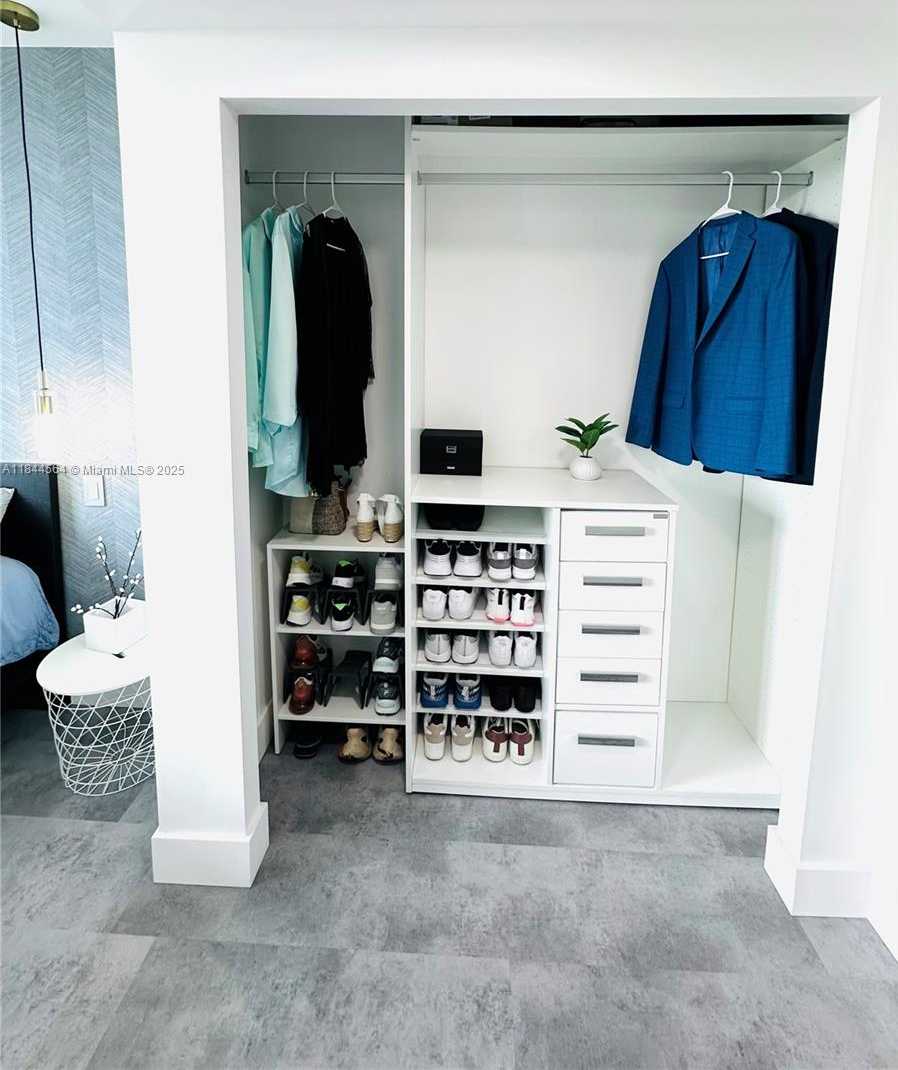 Small Image of 4400 HILLCREST DR #805A, Hollywood Number 79