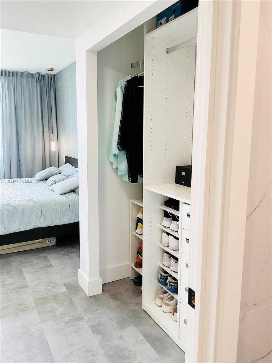 Small Image of 4400 HILLCREST DR #805A, Hollywood Number 81