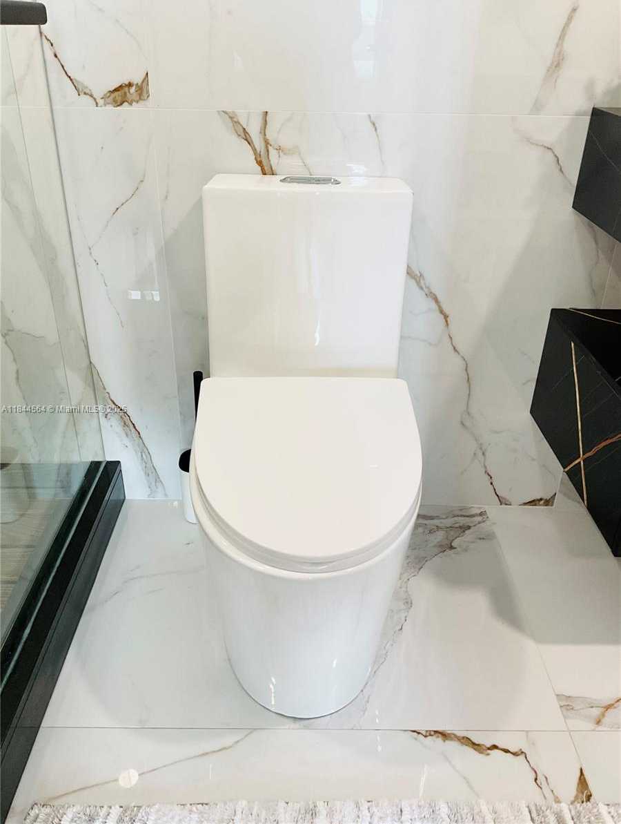 Small Image of 4400 HILLCREST DR #805A, Hollywood Number 87