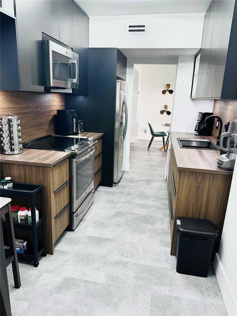 Small Image of 4400 HILLCREST DR #805A, Hollywood Number 9