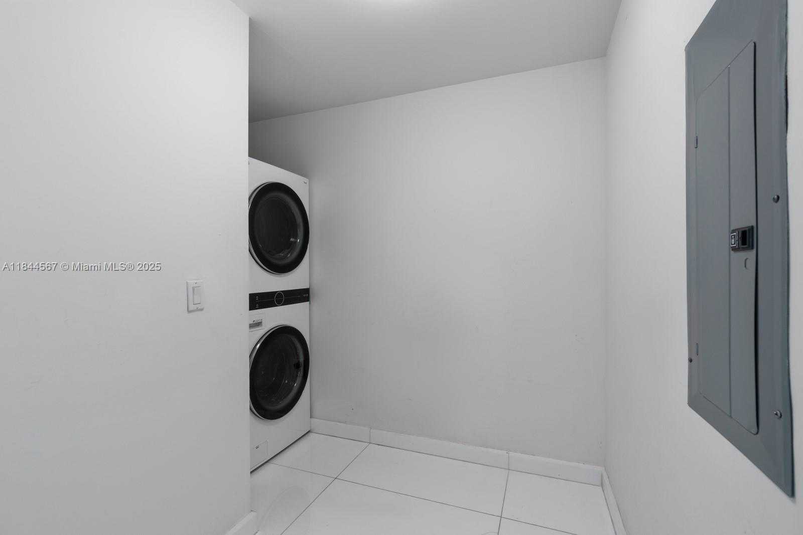 Small Image of 1040 BISCAYNE BLVD #4402, Miami Number 28