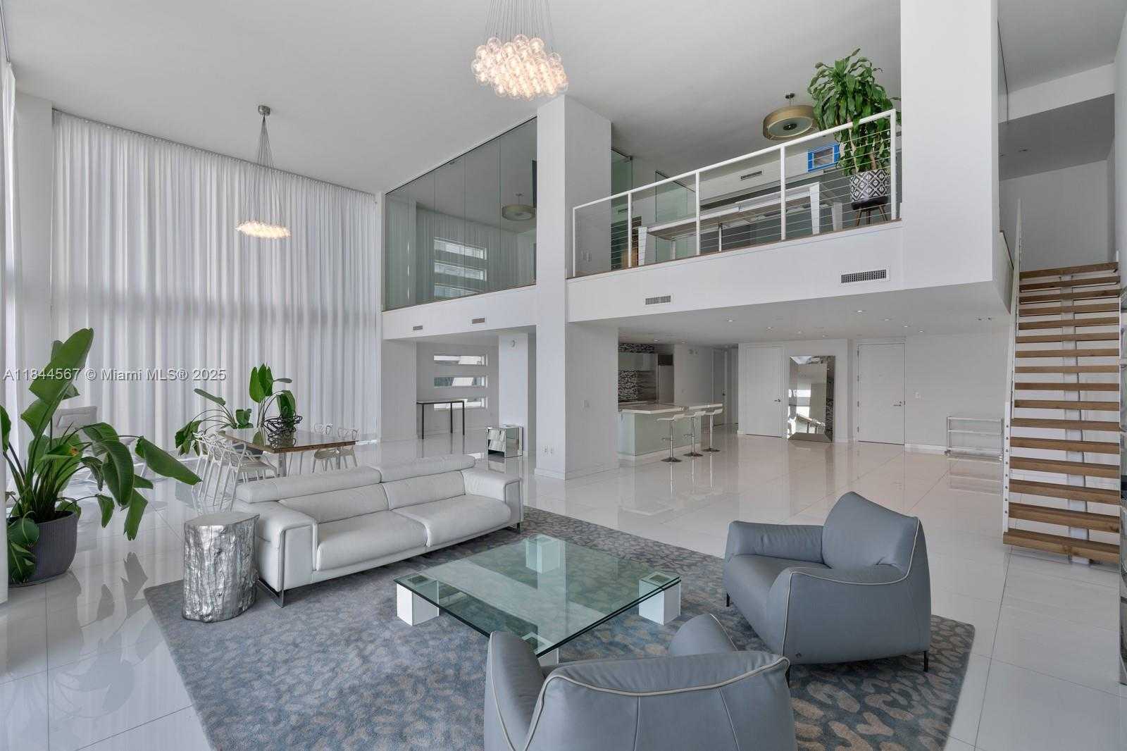 Small Image of 1040 BISCAYNE BLVD #4402, Miami Number 3