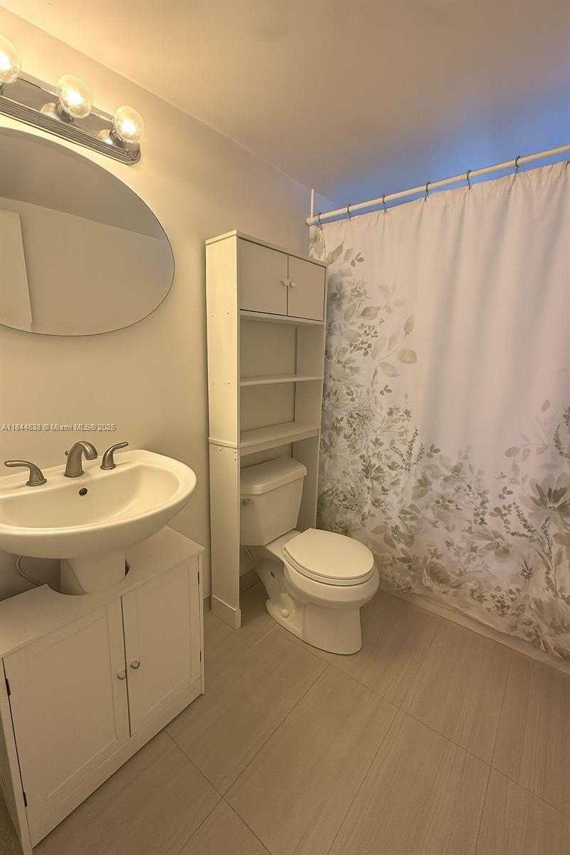 Small Image of 221 MERIDIAN AVE #309, Miami Beach Number 7