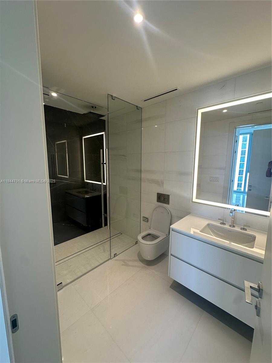 Small Image of 300 BISCAYNE BLVD WAY #3108, Miami Number 19