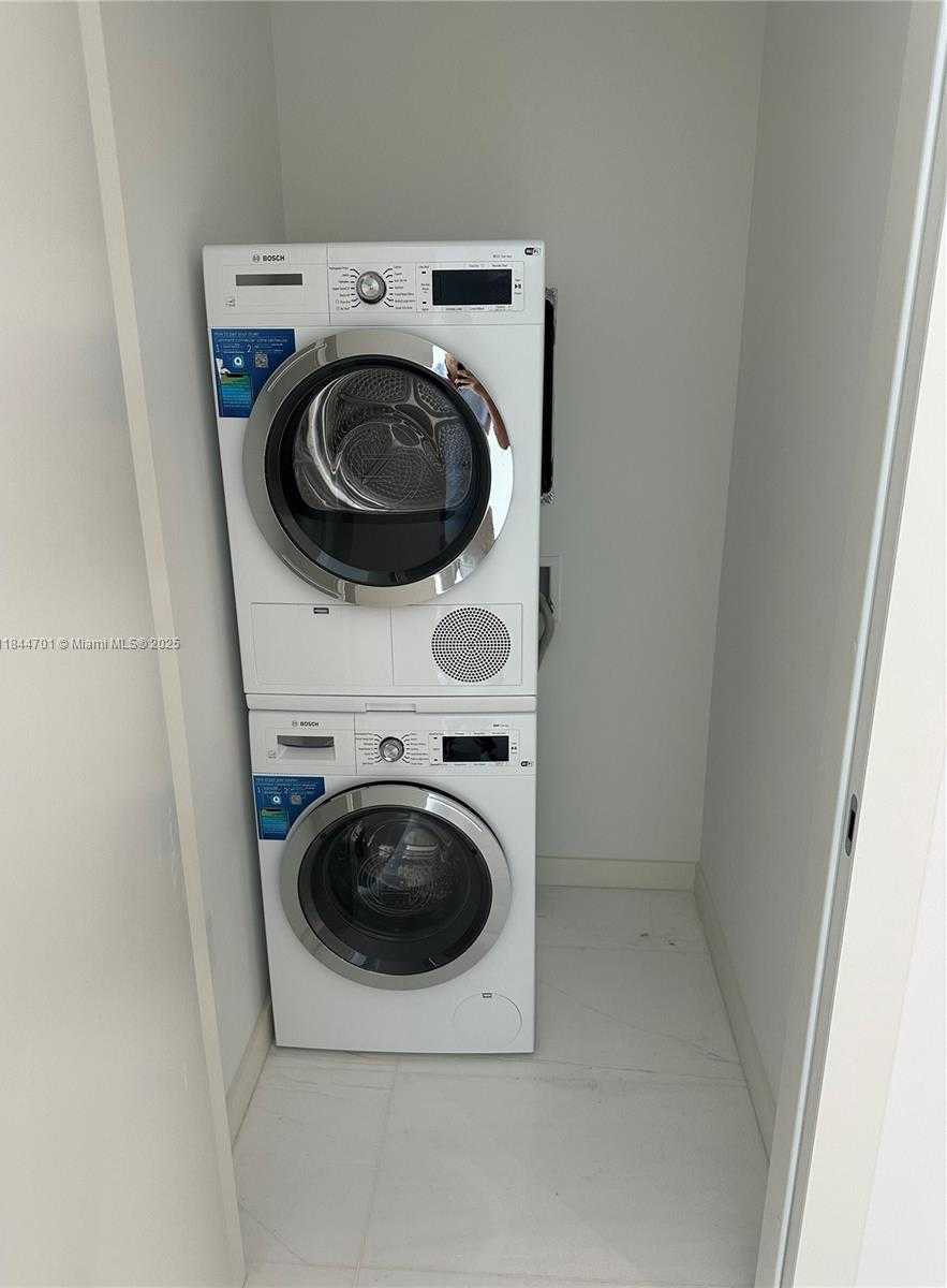 Small Image of 300 BISCAYNE BLVD WAY #3108, Miami Number 27