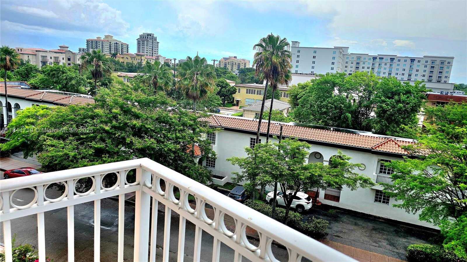 Small Image of 1 ALHAMBRA CIR #501, Coral Gables Number 10