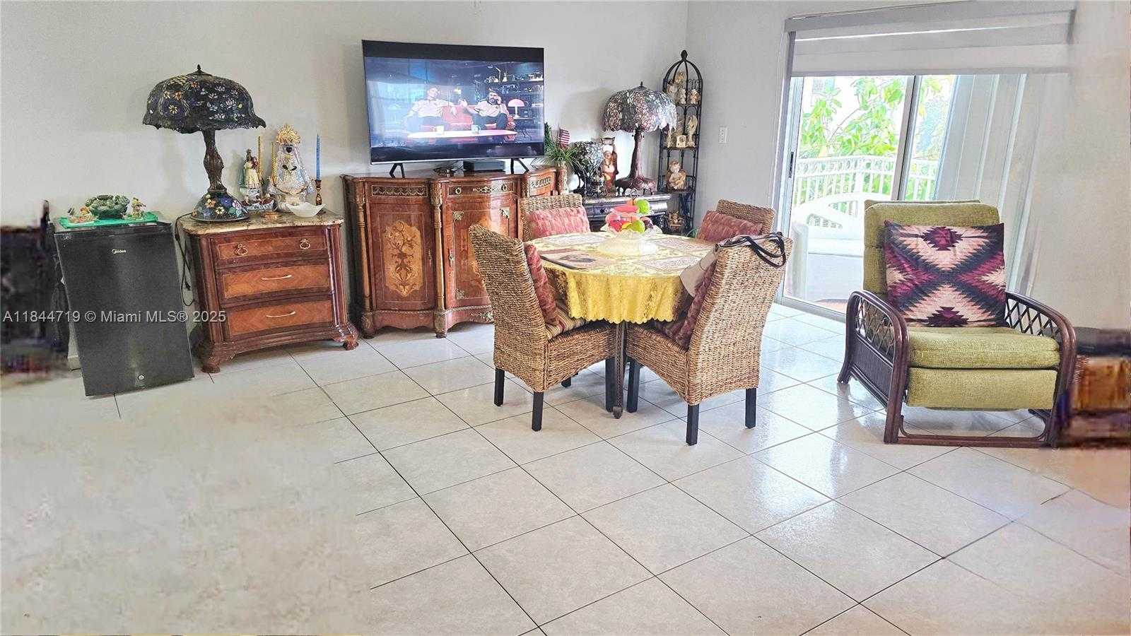 Small Image of 1 ALHAMBRA CIR #501, Coral Gables Number 11