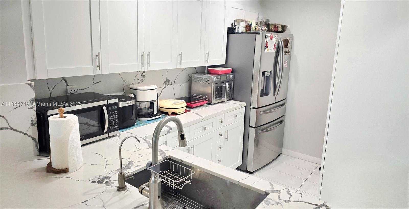 Small Image of 1 ALHAMBRA CIR #501, Coral Gables Number 14
