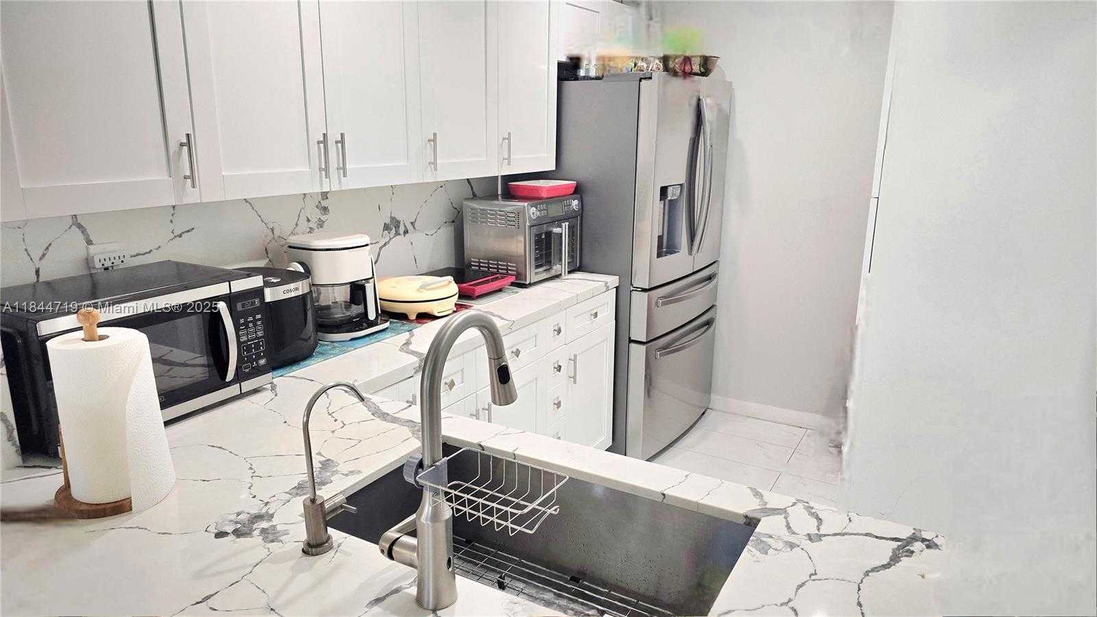 Small Image of 1 ALHAMBRA CIR #501, Coral Gables Number 15
