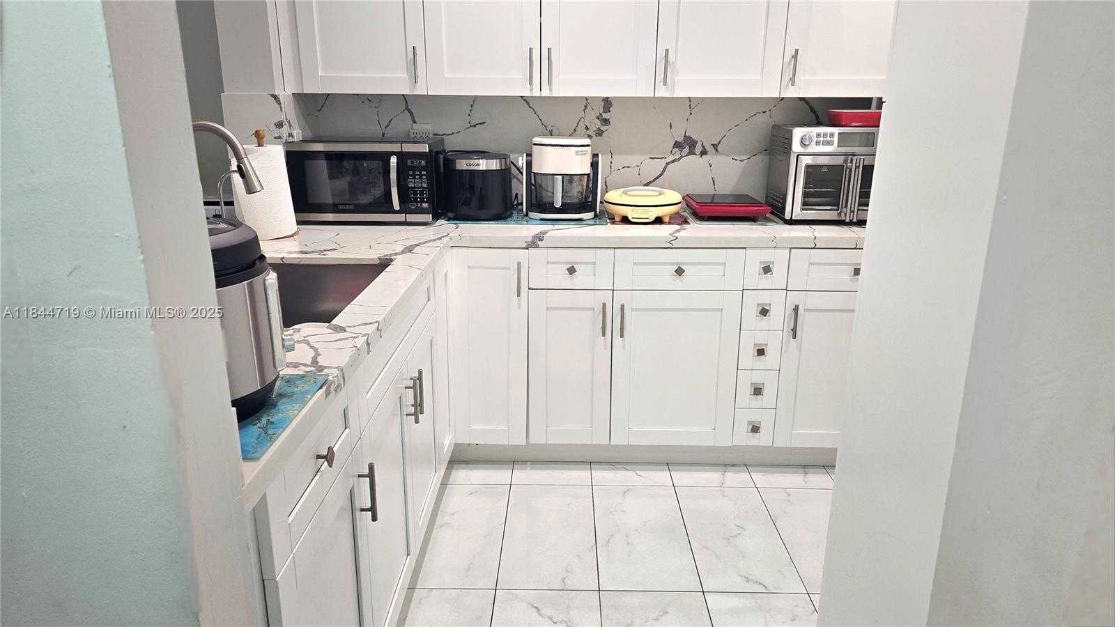 Small Image of 1 ALHAMBRA CIR #501, Coral Gables Number 16