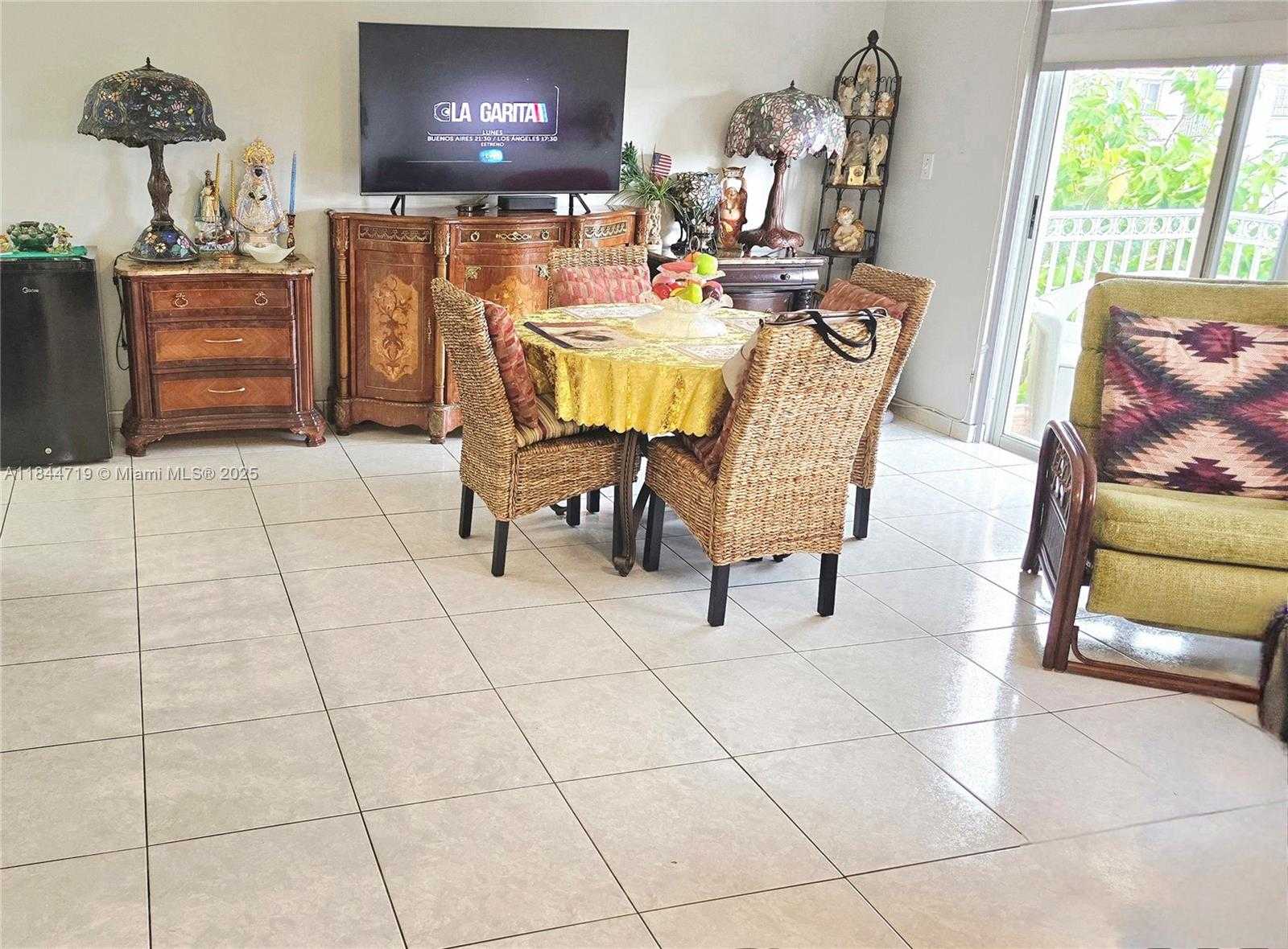 Small Image of 1 ALHAMBRA CIR #501, Coral Gables Number 18