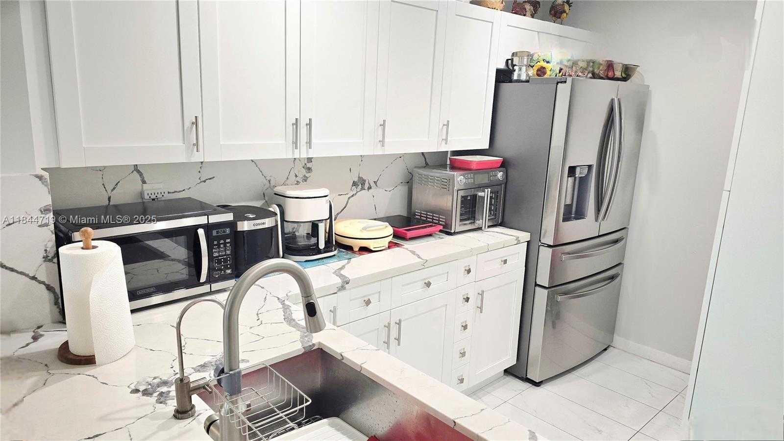 Small Image of 1 ALHAMBRA CIR #501, Coral Gables Number 2