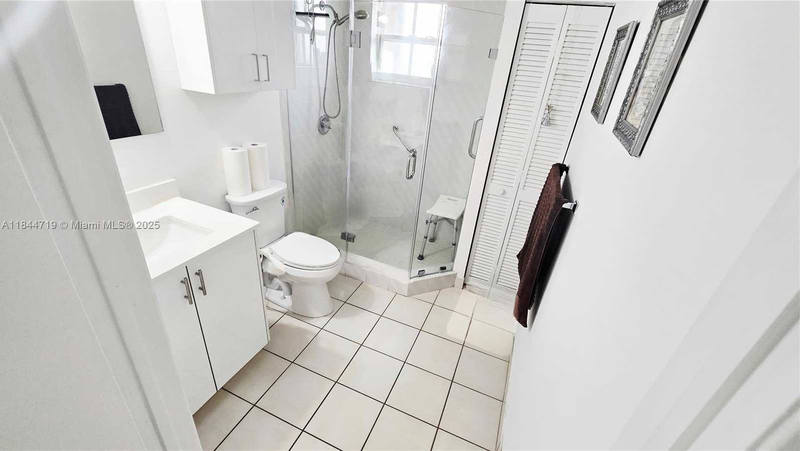 Small Image of 1 ALHAMBRA CIR #501, Coral Gables Number 29
