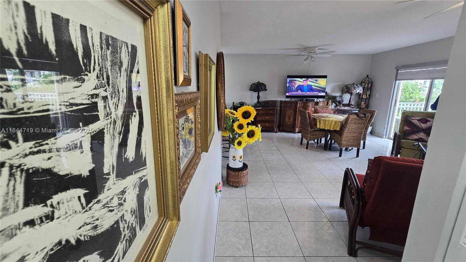 Small Image of 1 ALHAMBRA CIR #501, Coral Gables Number 3