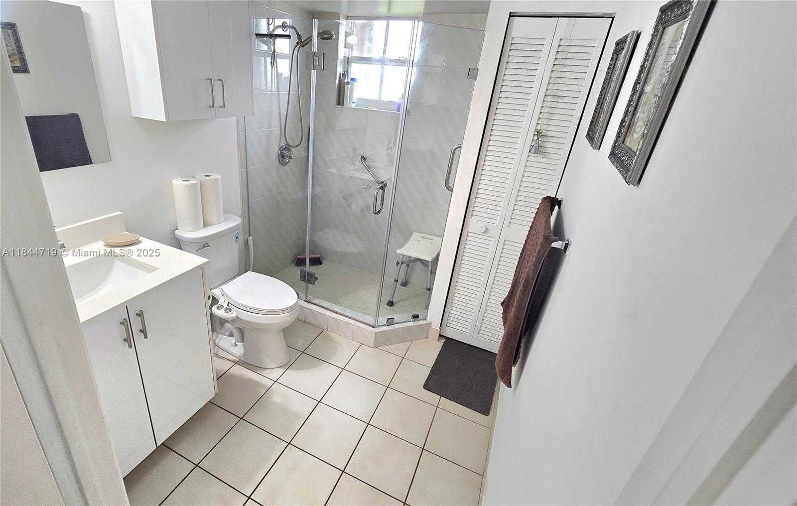 Small Image of 1 ALHAMBRA CIR #501, Coral Gables Number 30