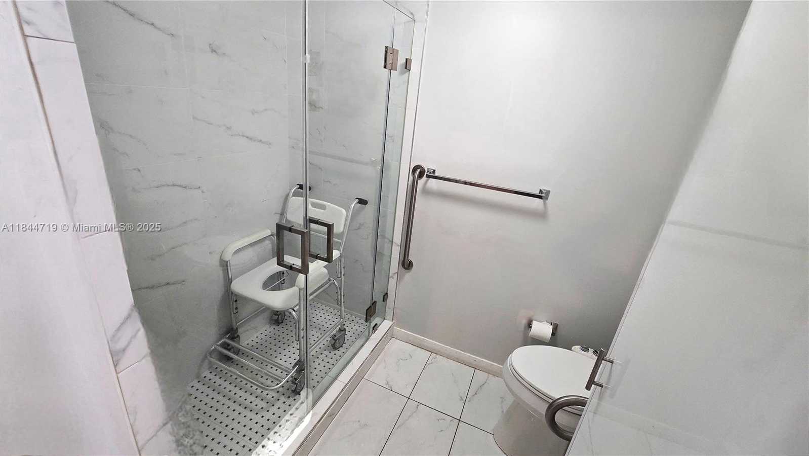 Small Image of 1 ALHAMBRA CIR #501, Coral Gables Number 31