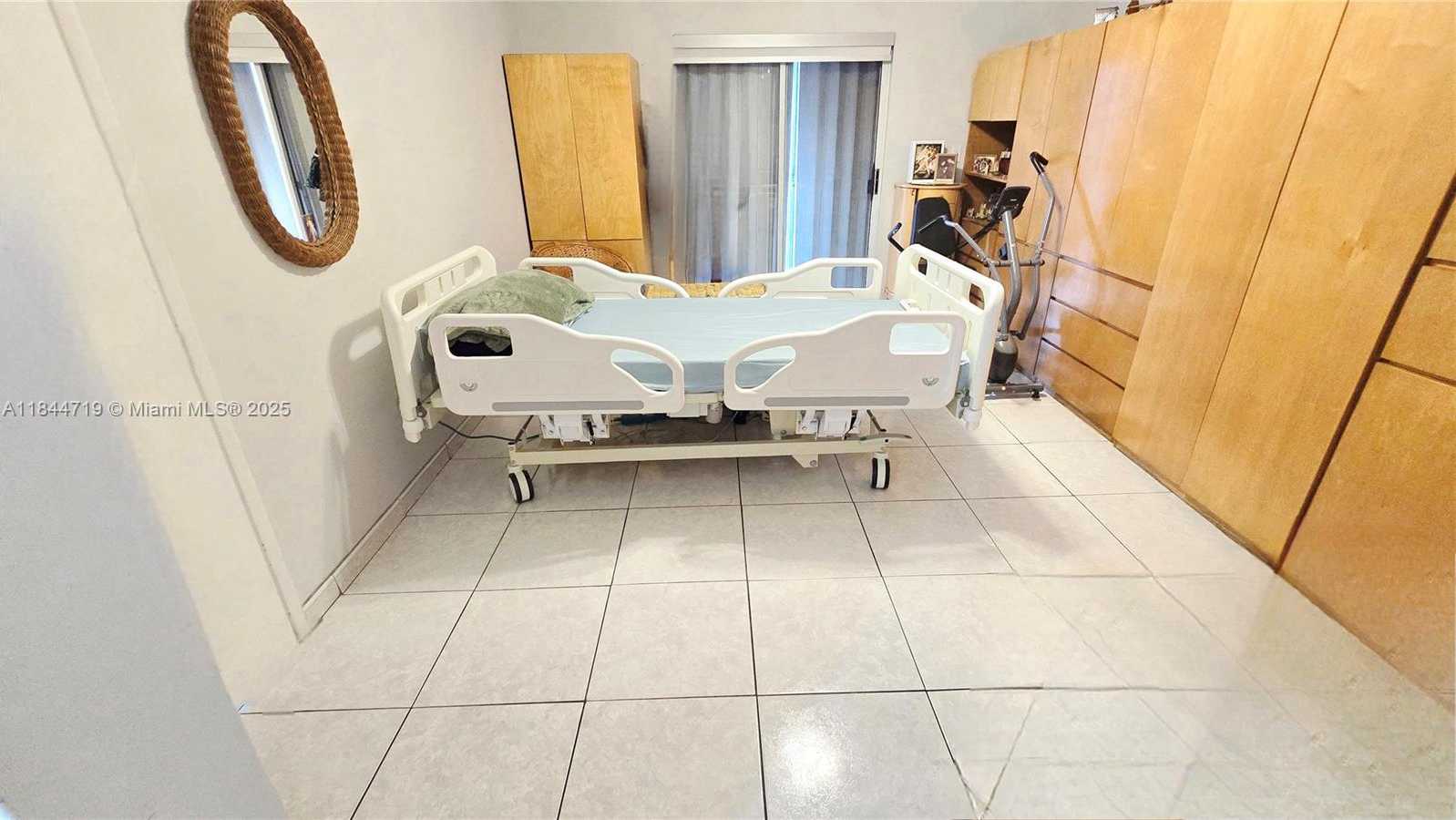 Small Image of 1 ALHAMBRA CIR #501, Coral Gables Number 33