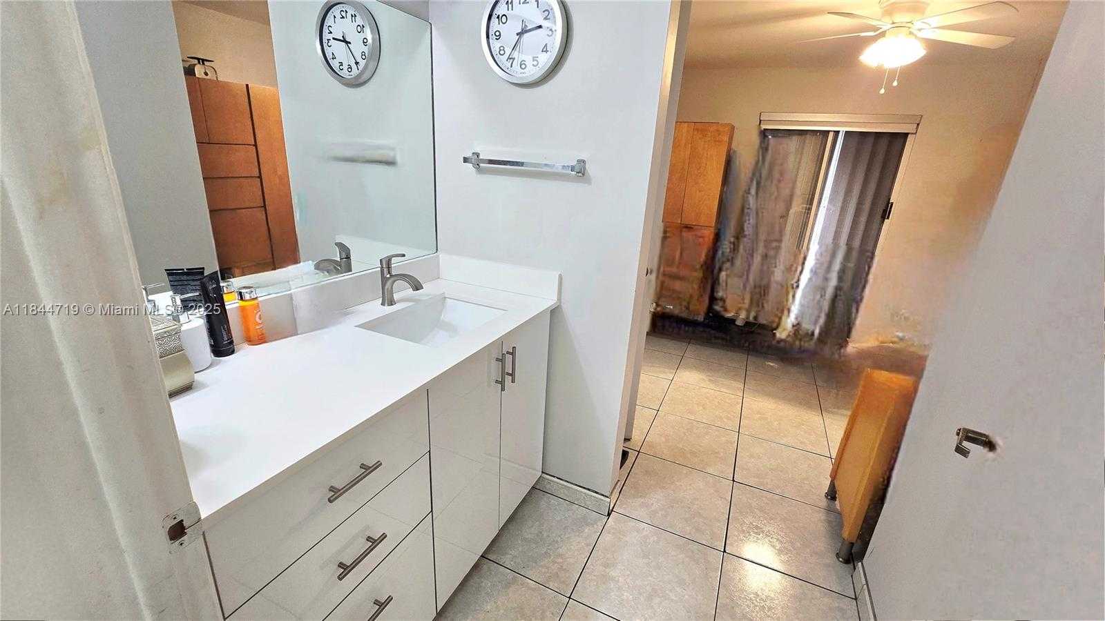 Small Image of 1 ALHAMBRA CIR #501, Coral Gables Number 36