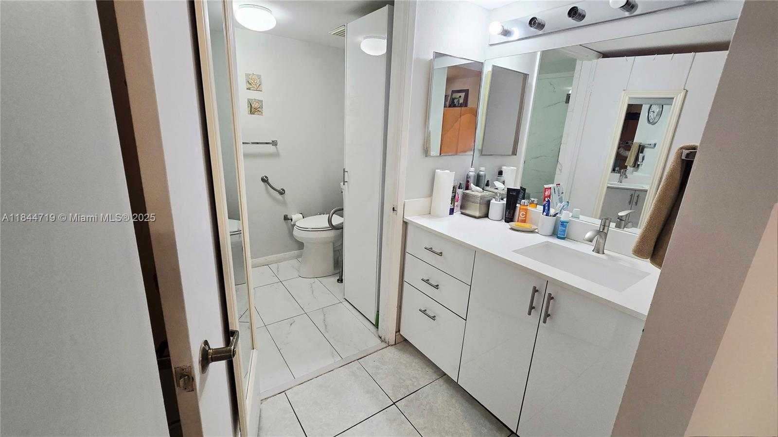 Small Image of 1 ALHAMBRA CIR #501, Coral Gables Number 37