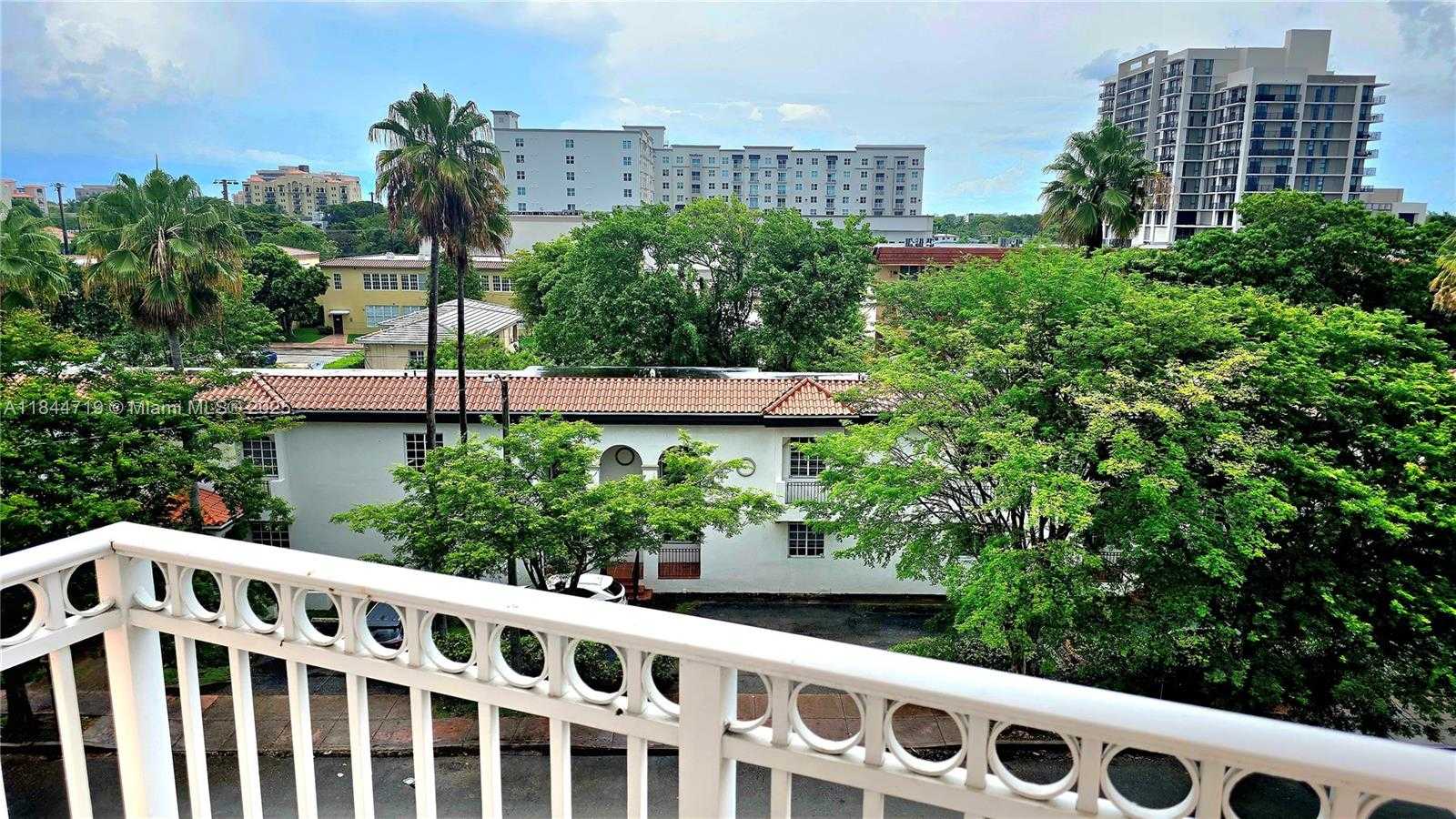 Small Image of 1 ALHAMBRA CIR #501, Coral Gables Number 45