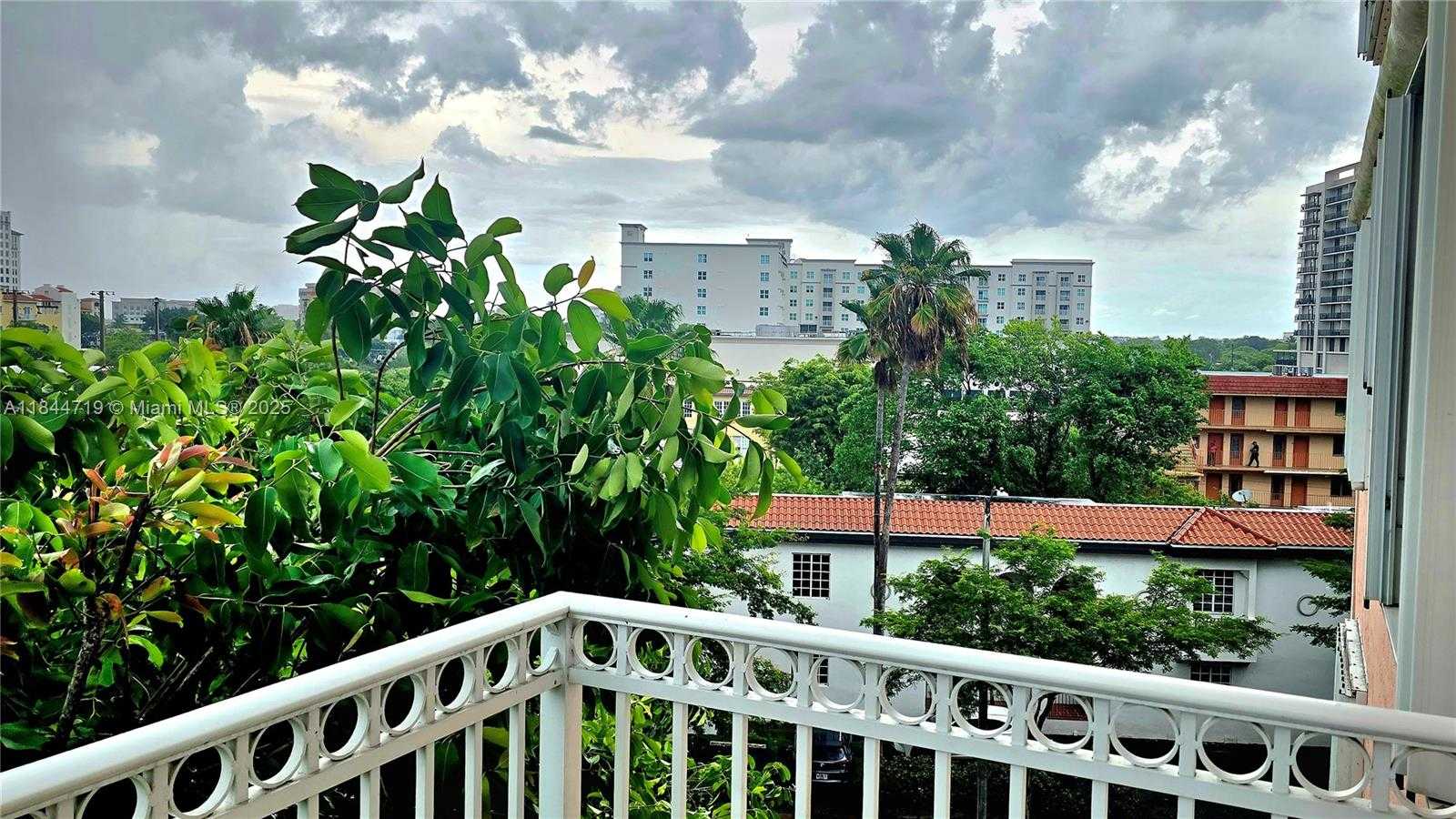 Small Image of 1 ALHAMBRA CIR #501, Coral Gables Number 47