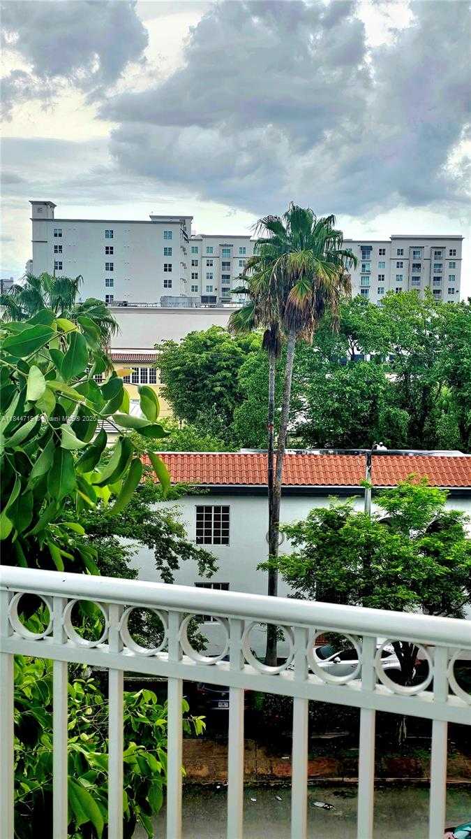 Small Image of 1 ALHAMBRA CIR #501, Coral Gables Number 49