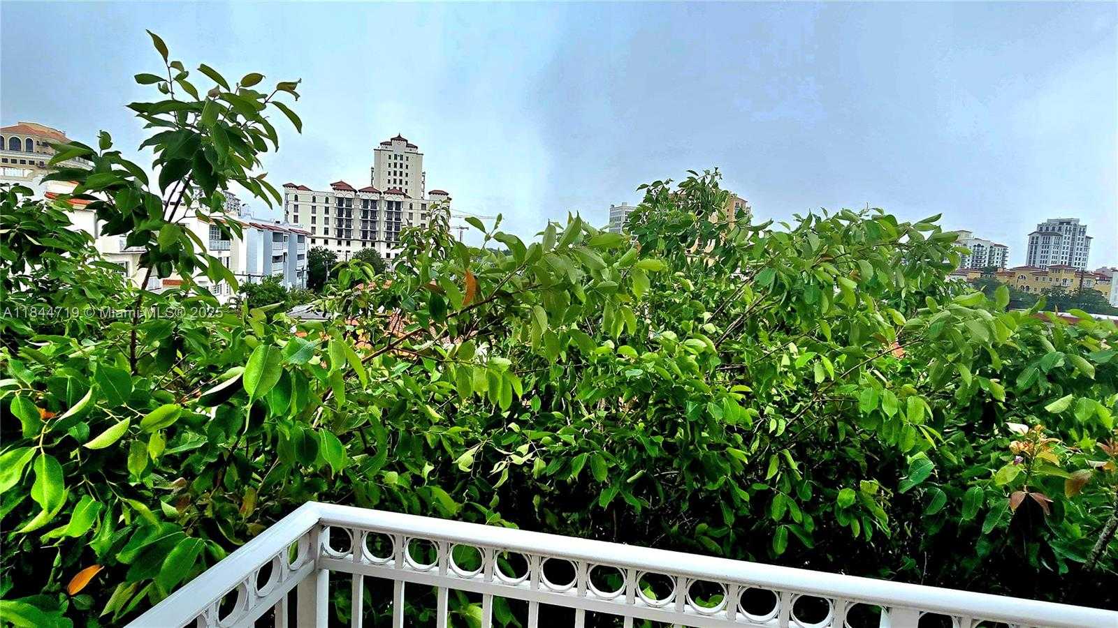 Small Image of 1 ALHAMBRA CIR #501, Coral Gables Number 51