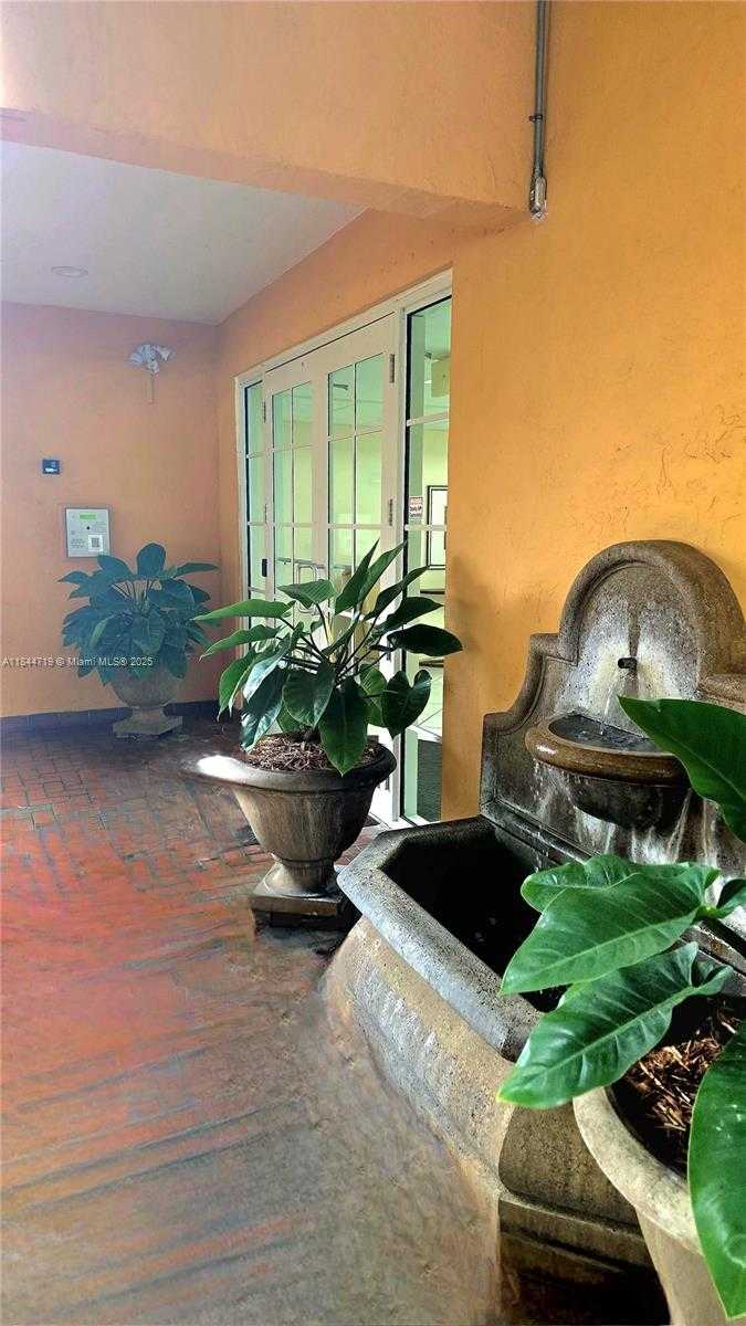 Small Image of 1 ALHAMBRA CIR #501, Coral Gables Number 60