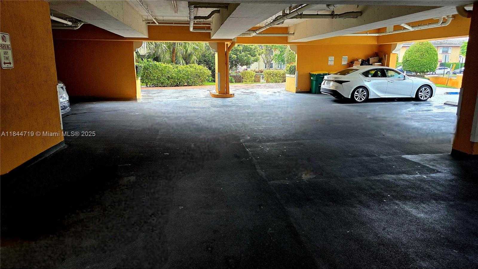 Small Image of 1 ALHAMBRA CIR #501, Coral Gables Number 69