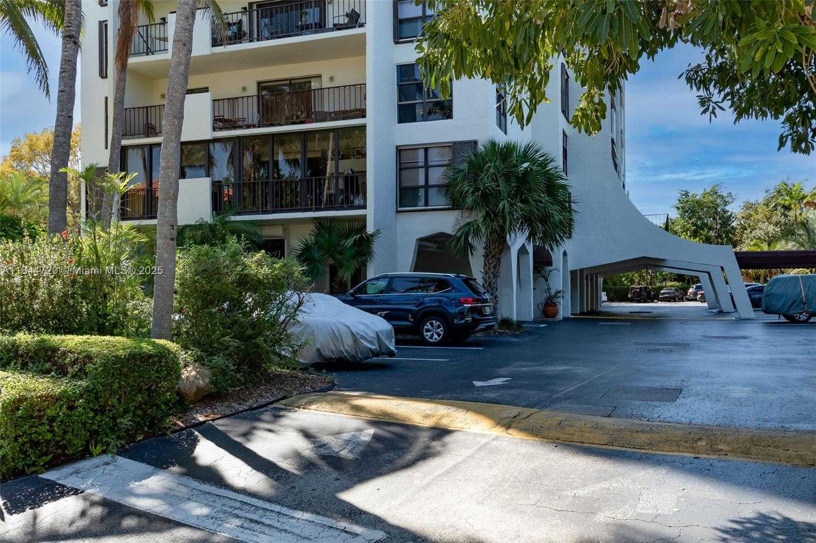 Small Image of 77 CRANDON BLVD #5B, Key Biscayne Number 2