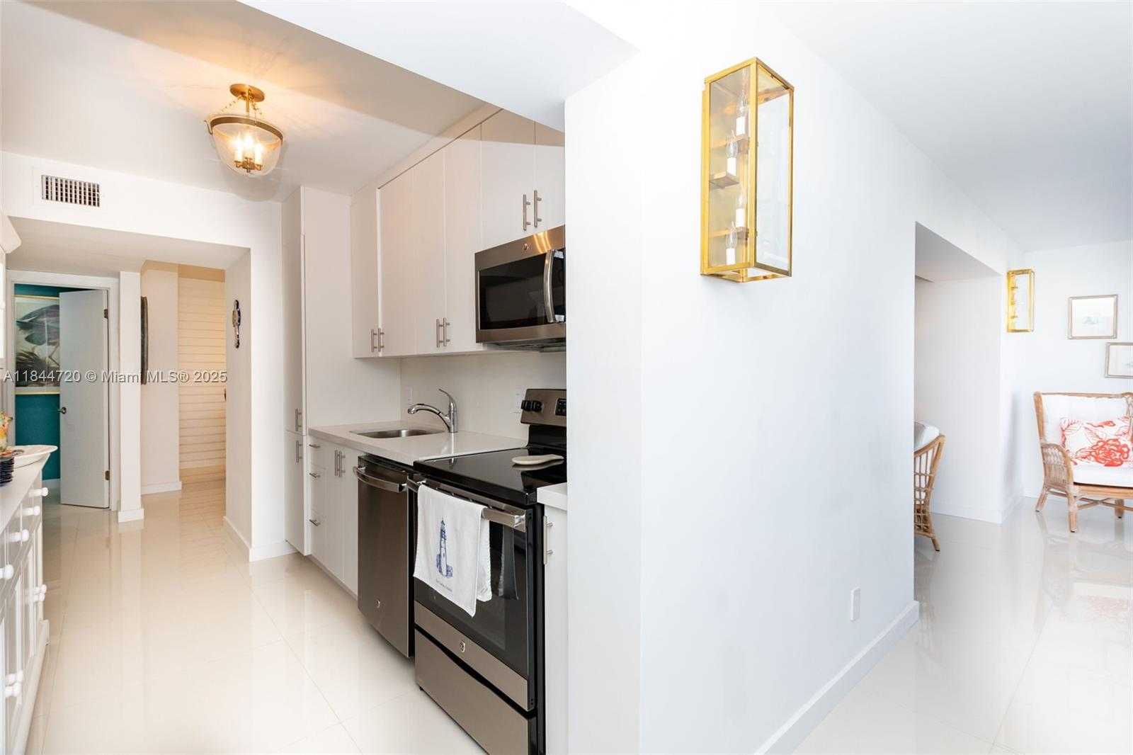 Small Image of 77 CRANDON BLVD #5B, Key Biscayne Number 20