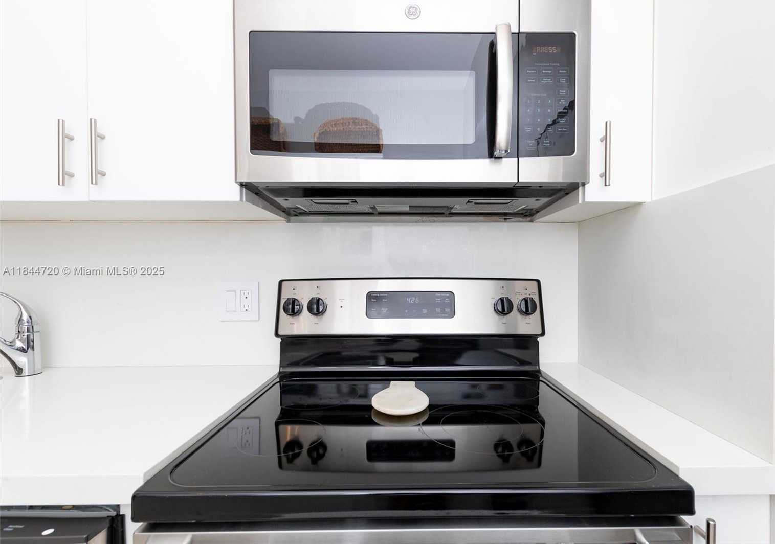 Small Image of 77 CRANDON BLVD #5B, Key Biscayne Number 24