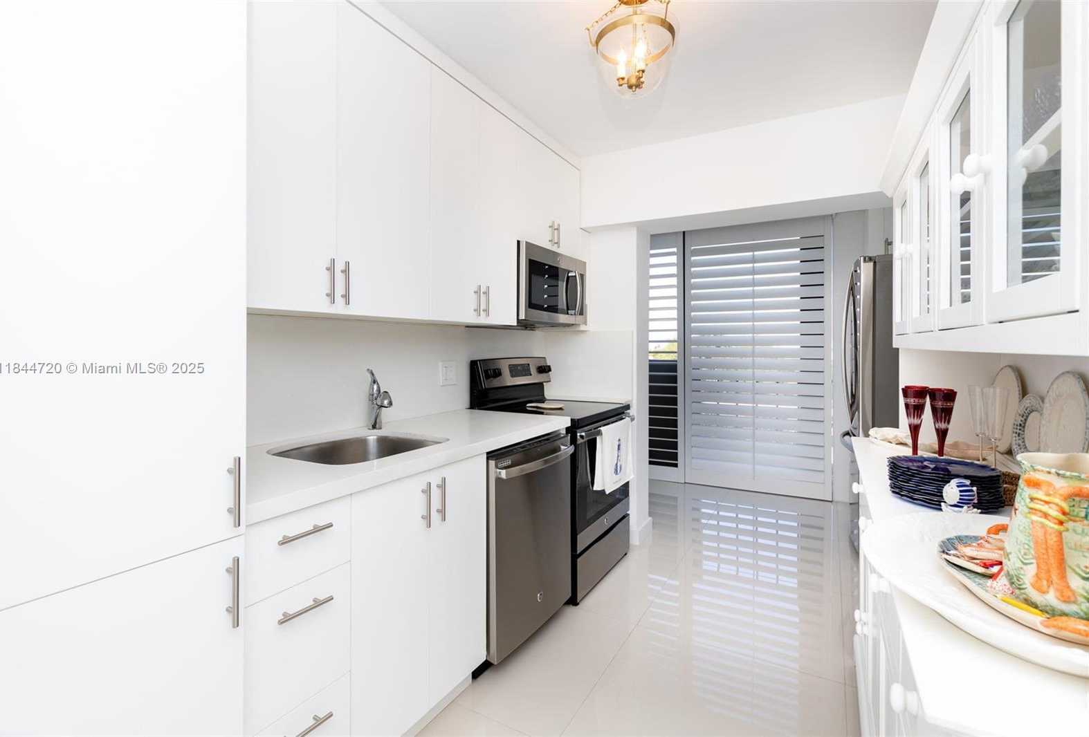 Small Image of 77 CRANDON BLVD #5B, Key Biscayne Number 25