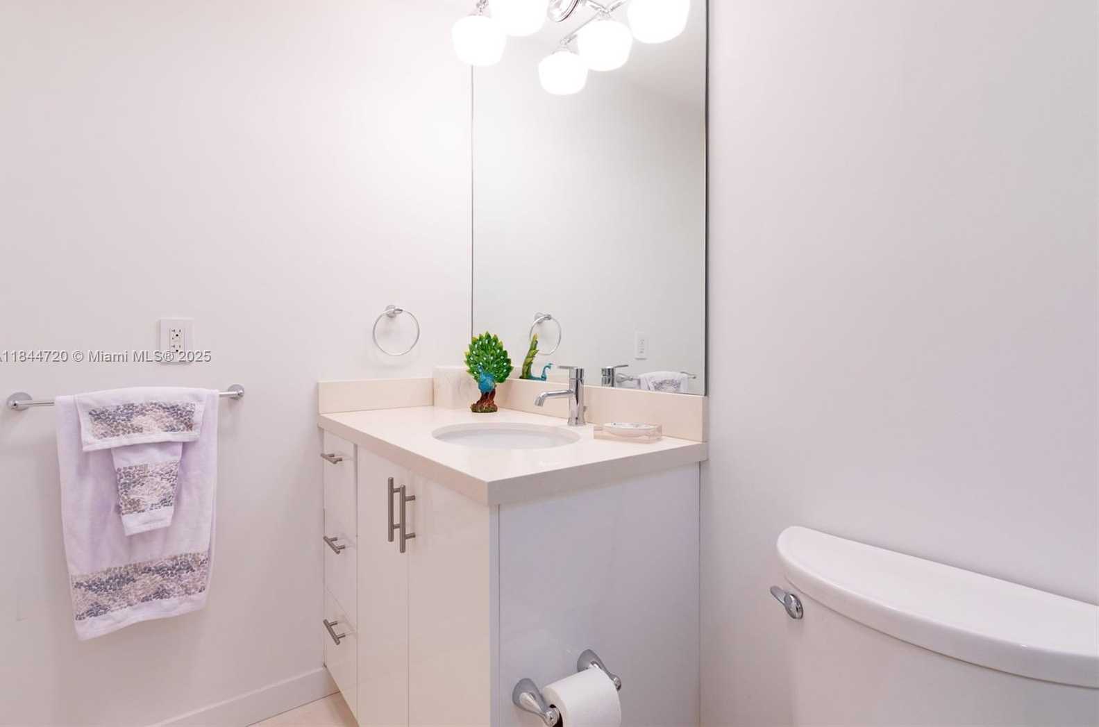 Small Image of 77 CRANDON BLVD #5B, Key Biscayne Number 33