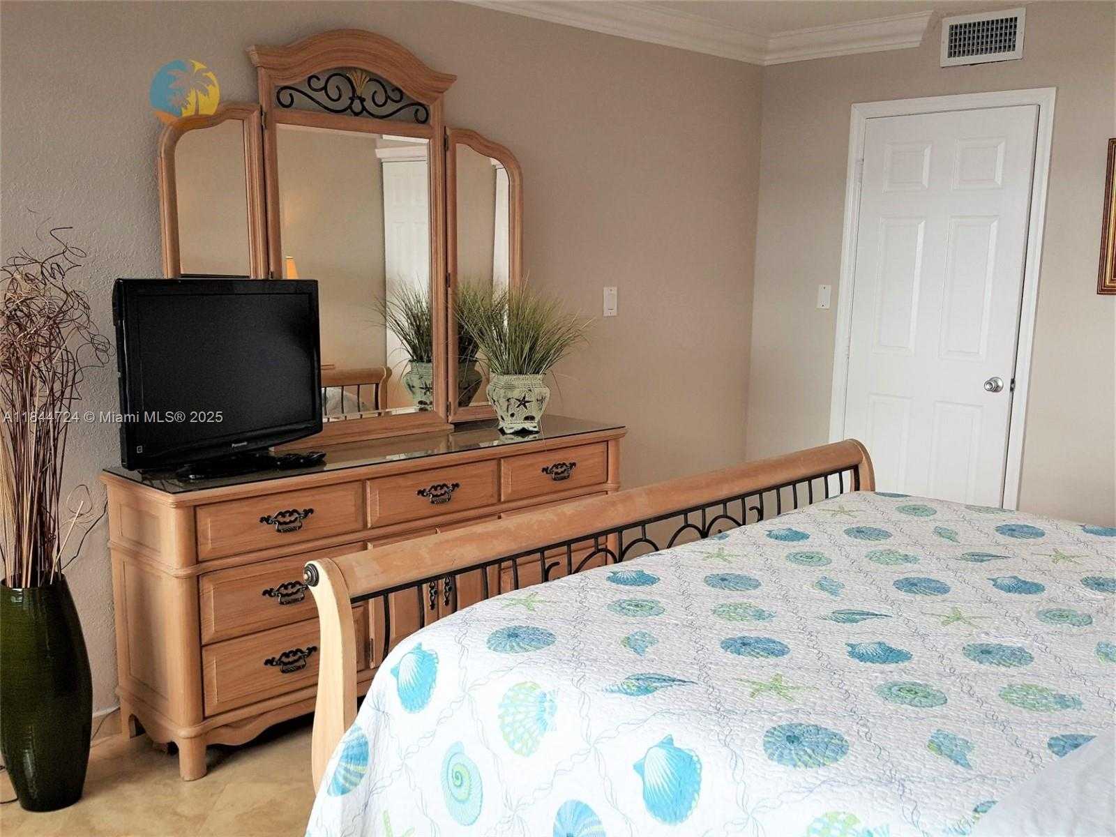 Small Image of 5225 COLLINS AVE #510, Miami Beach Number 11