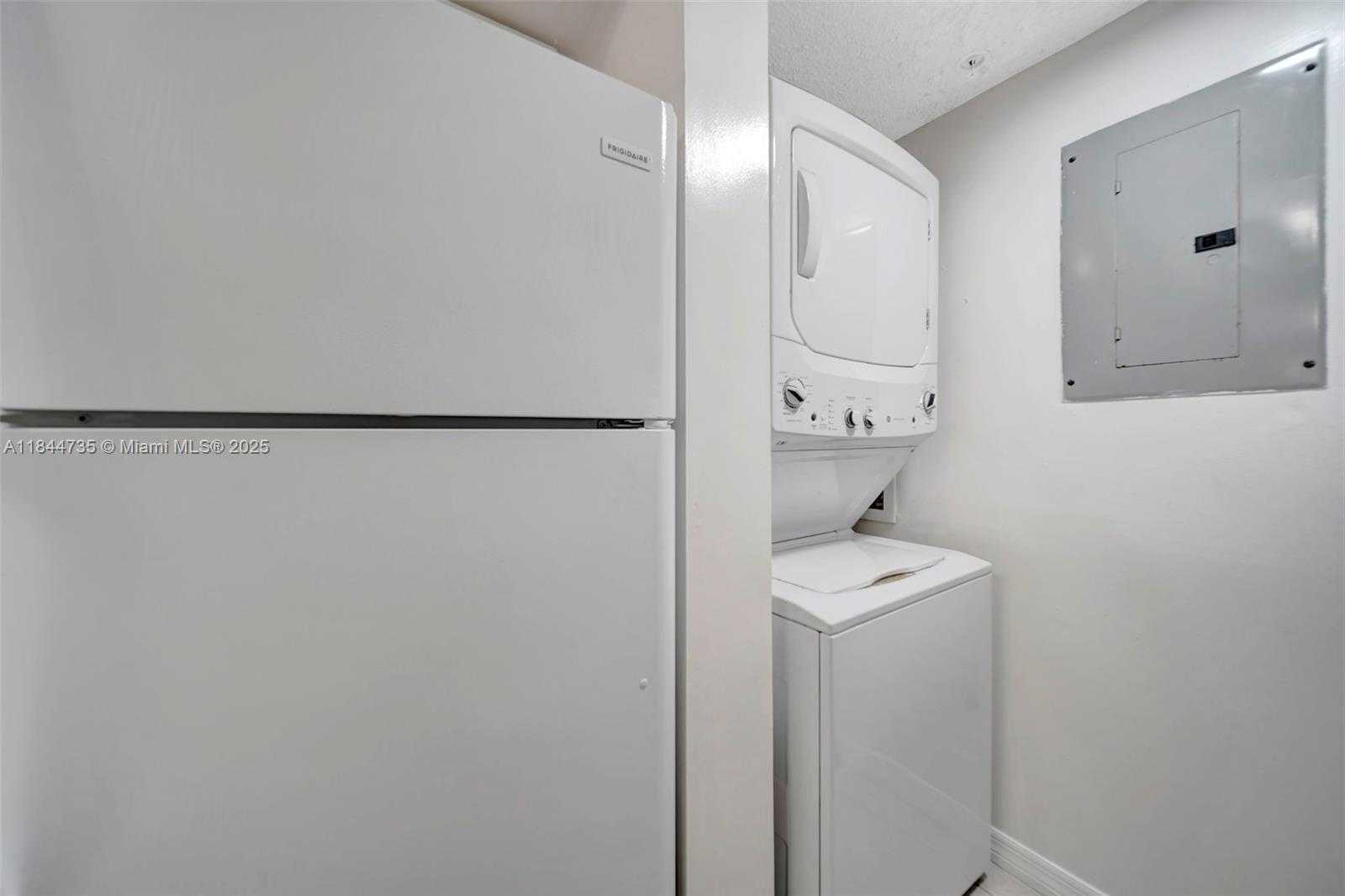 Small Image of 2620 SOUTH UNIVERSITY DR #109, Davie Number 11