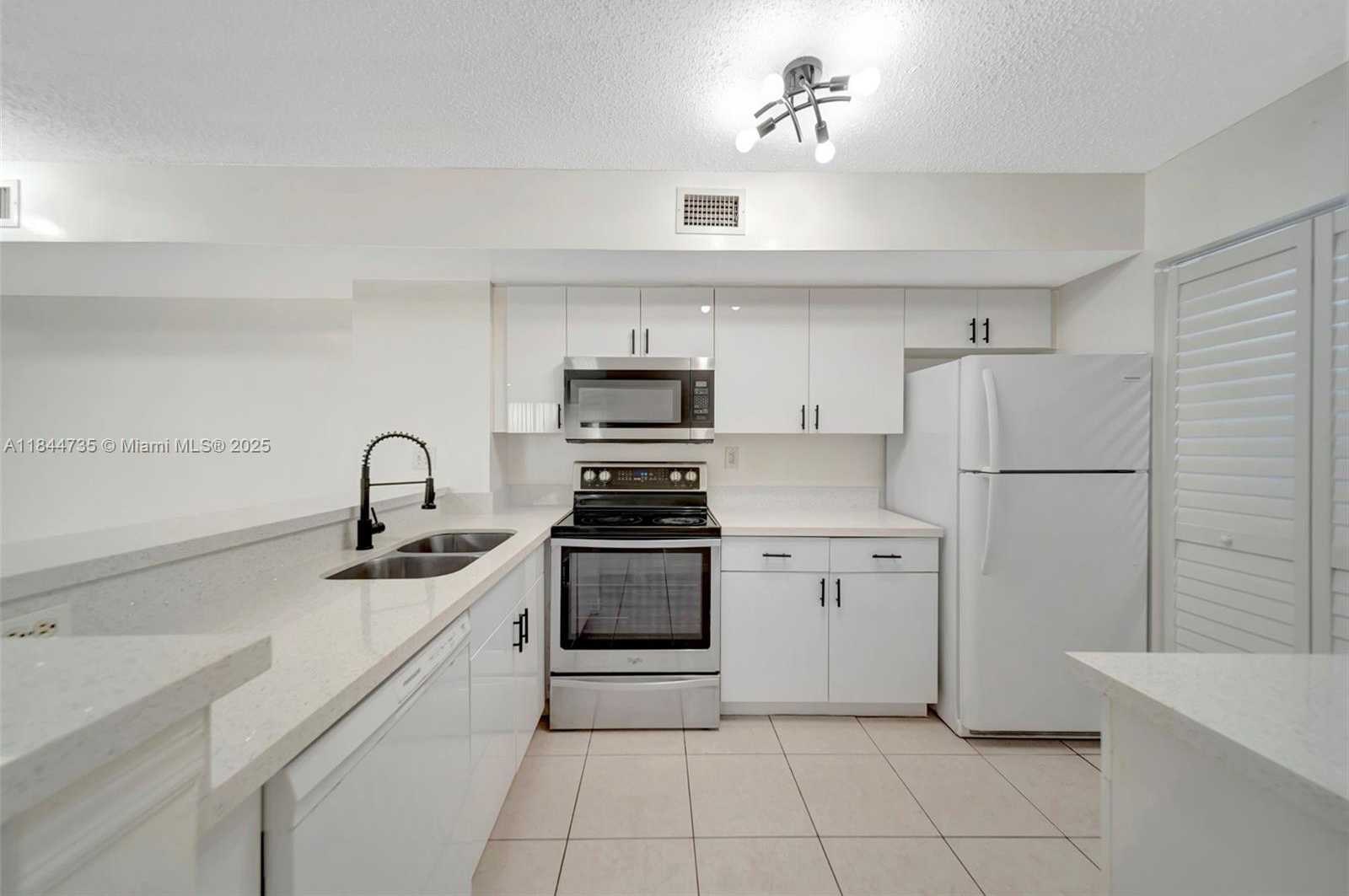 Small Image of 2620 SOUTH UNIVERSITY DR #109, Davie Number 17