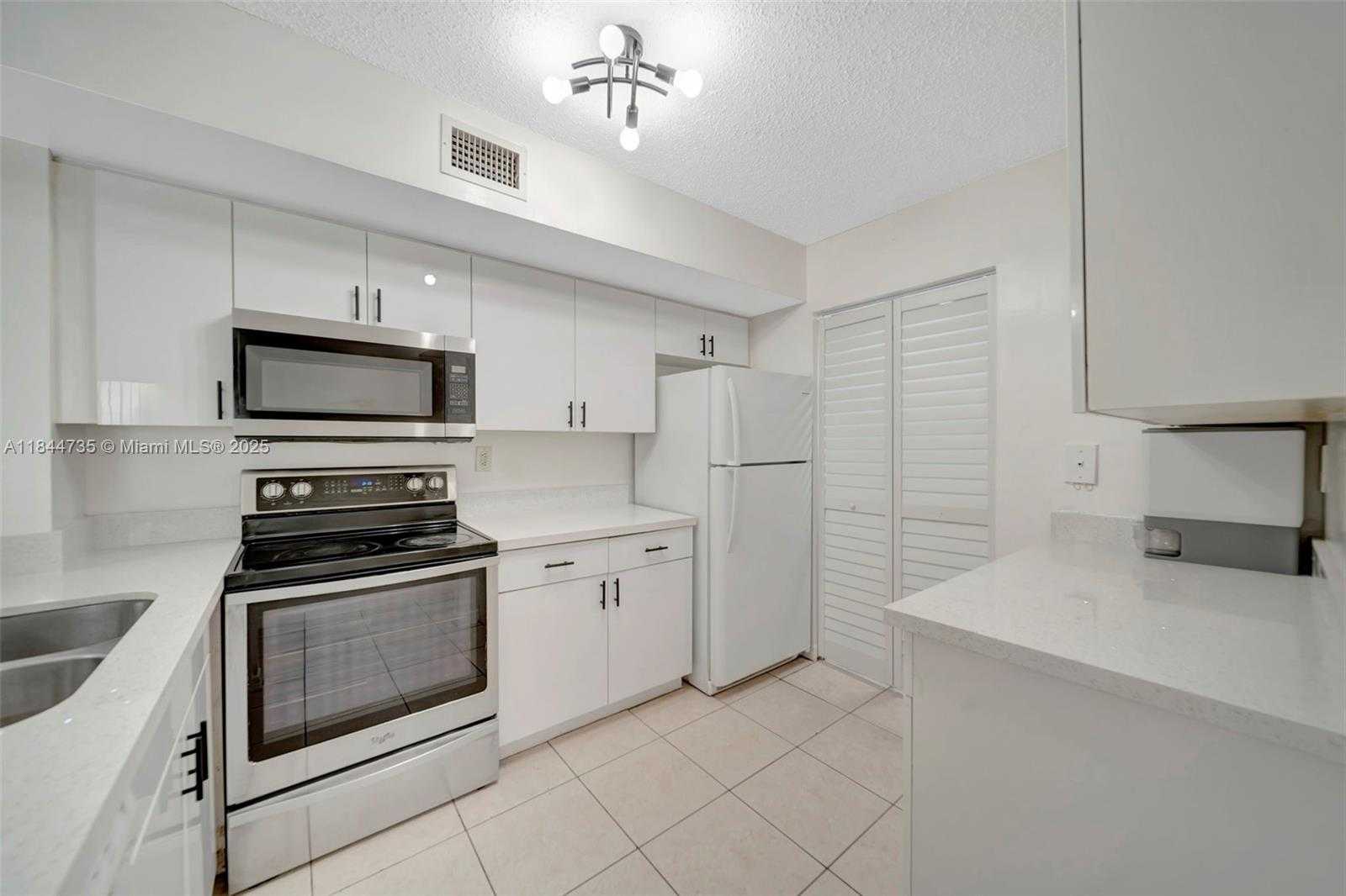 Small Image of 2620 SOUTH UNIVERSITY DR #109, Davie Number 18
