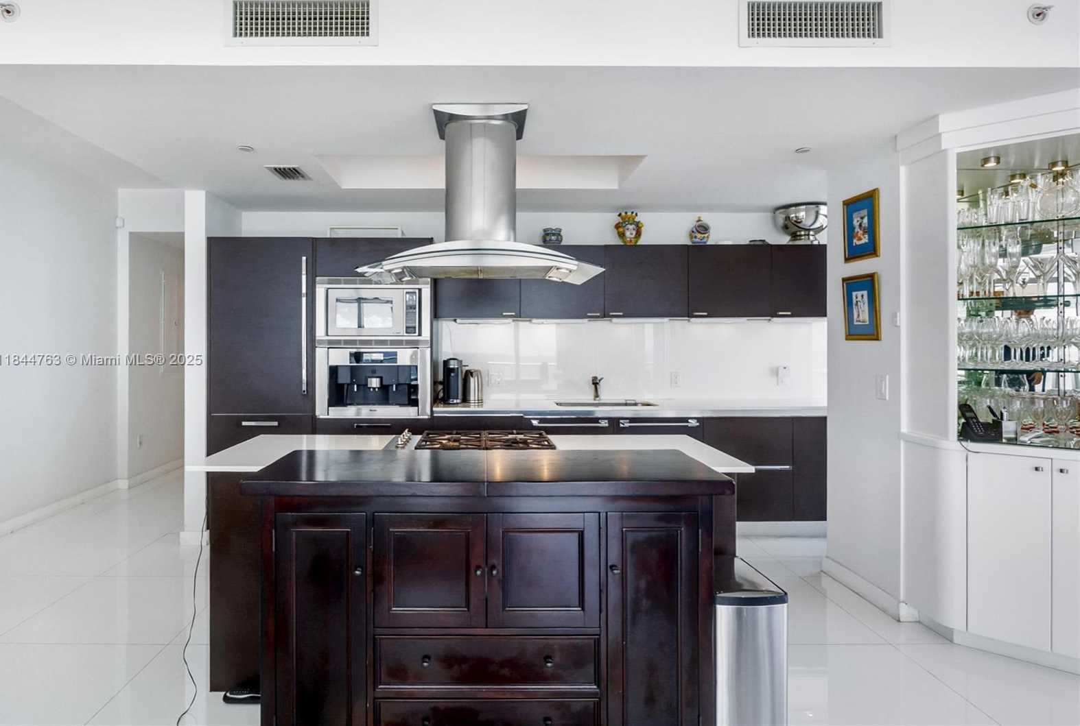 Small Image of 3737 COLLINS AVE #S-801, Miami Beach Number 11