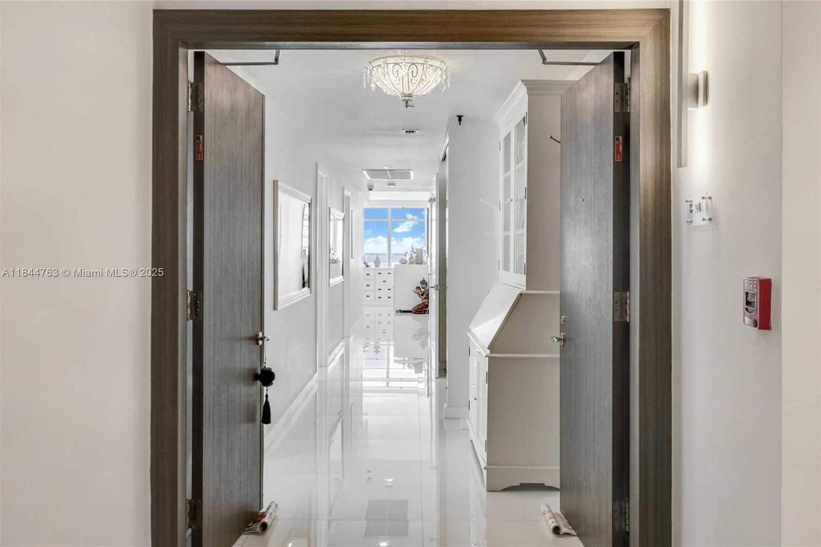 Small Image of 3737 COLLINS AVE #S-801, Miami Beach Number 2