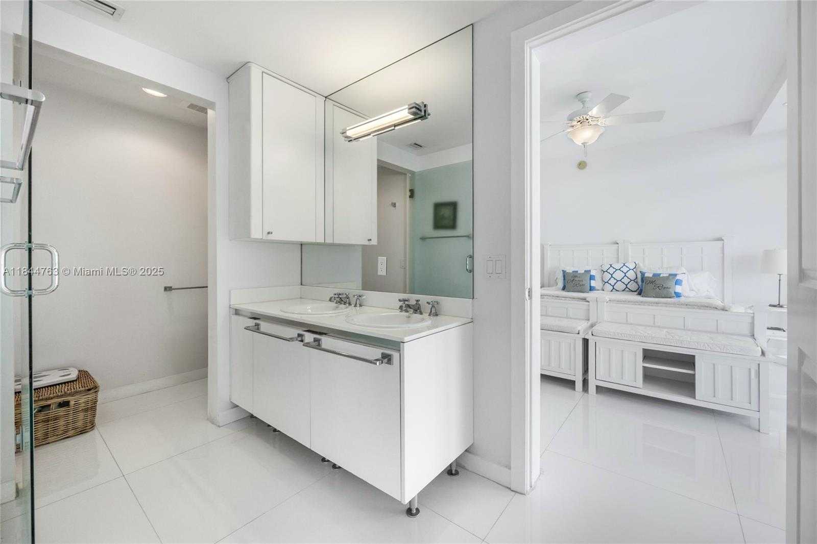 Small Image of 3737 COLLINS AVE #S-801, Miami Beach Number 20