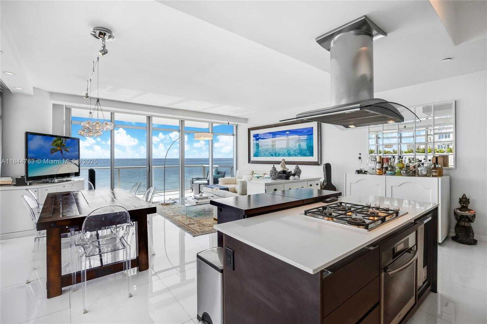 Small Image of 3737 COLLINS AVE #S-801, Miami Beach Number 9