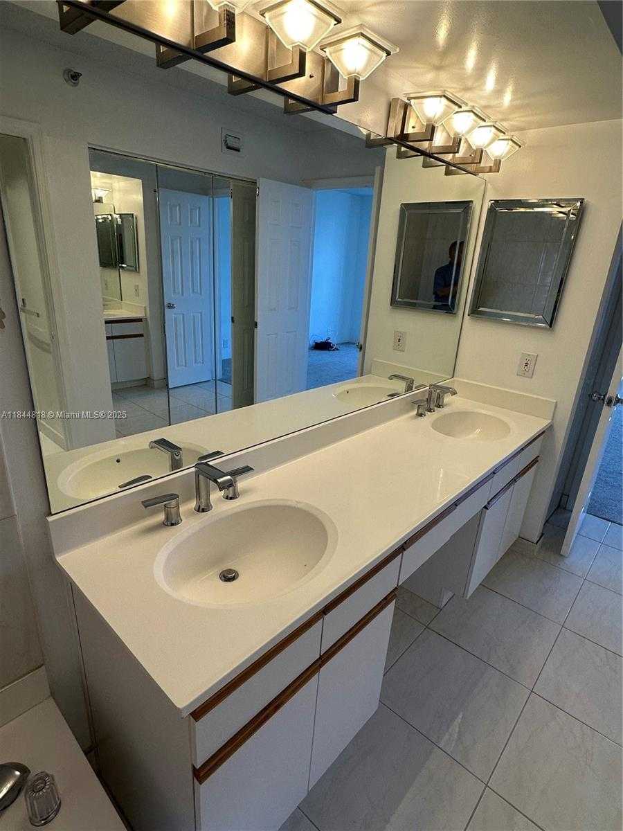 Small Image of 3530 MYSTIC POINTE DR #1213, Aventura Number 14