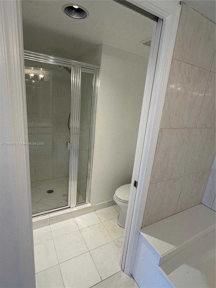 Small Image of 3530 MYSTIC POINTE DR #1213, Aventura Number 16