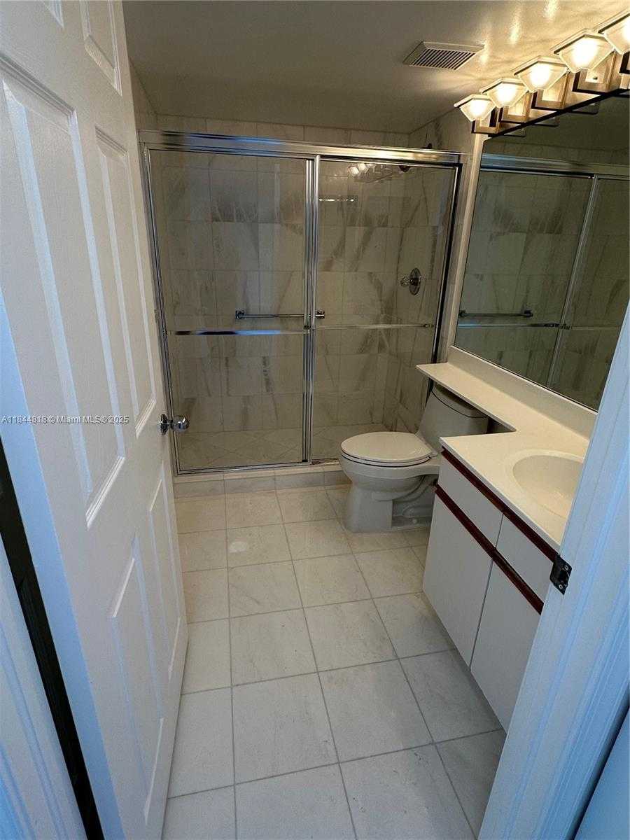 Small Image of 3530 MYSTIC POINTE DR #1213, Aventura Number 19